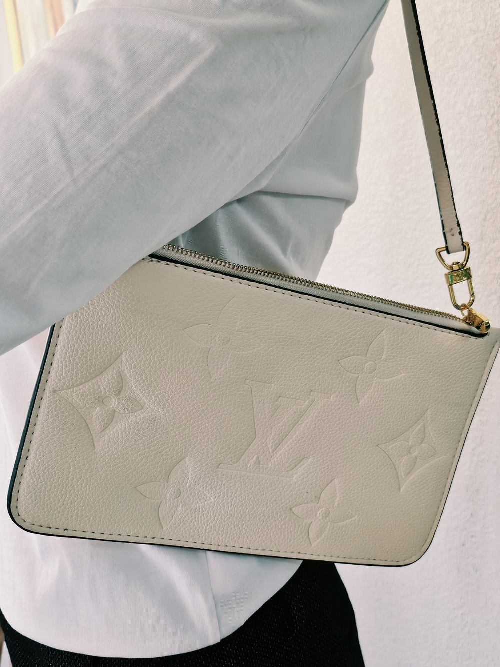Vintage Tote with Wristlet - - Picture 4 of 7